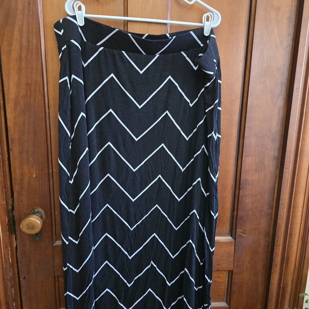 A.n.a. Black and White Chevron Maxi Skirt